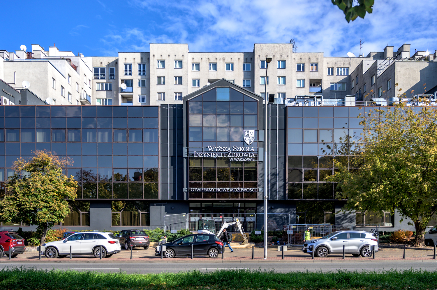 Zdjęcie architektury budynku Siedziba firmy ABB (obecnie Wyższa Szkoła Inzynierii i Zdrowia)
